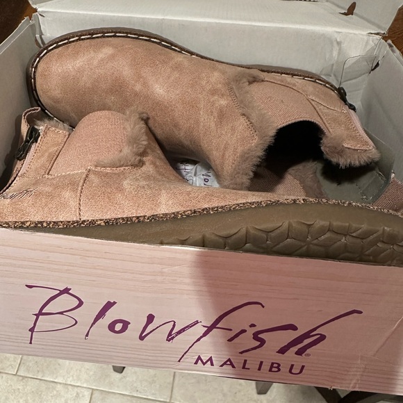 Chillin SHR Ankle Boots - Picture 3 of 4